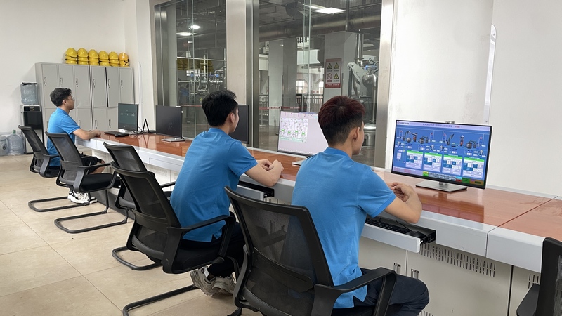  Central control room of the first workshop of Guizhou Guotai Shuzhi Liquor Co., Ltd. Photographed by Liao Zhumei