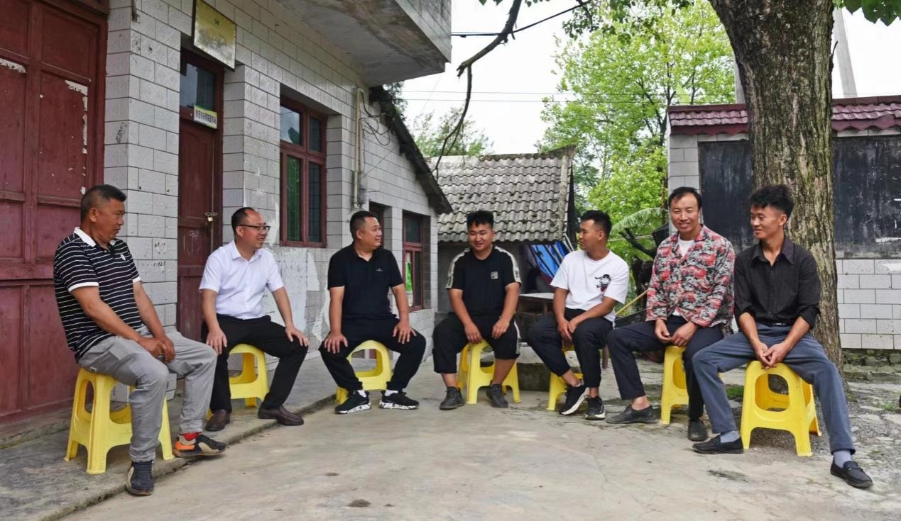 新型职业农民带富全乡经济。
