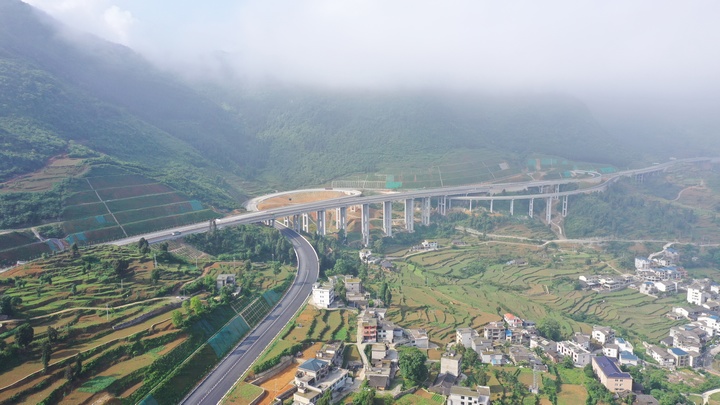 金仁桐高速路面一标段。