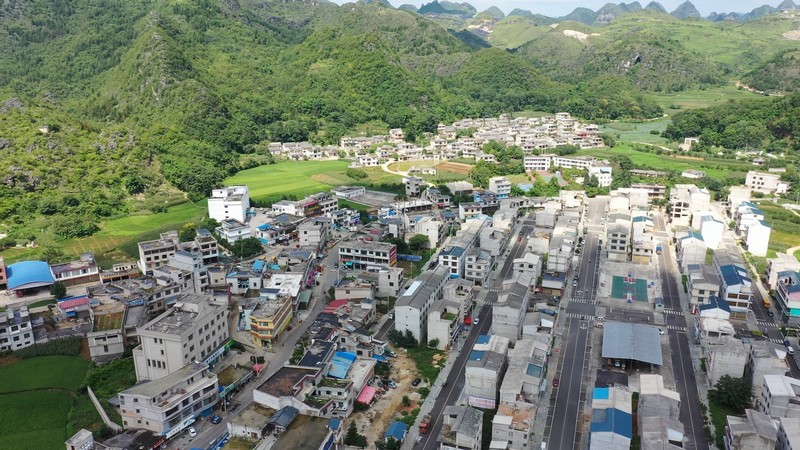 扁担山镇。