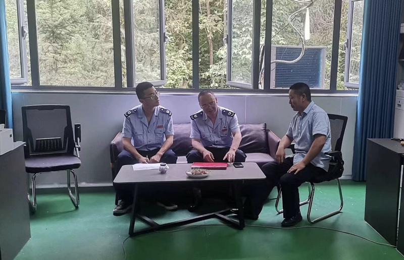 了解企业生产经营情况及企业诉求，宣传税收优惠。