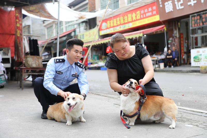 警民和谐。