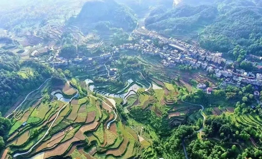 俯瞰胡家湾。胡家湾乡党建办供图