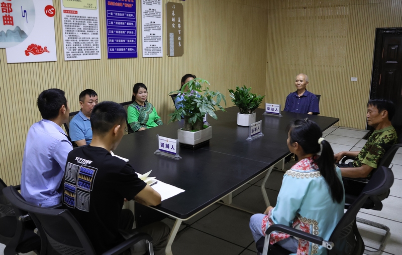 打造“双语调解室” 做实为民服务大文章。