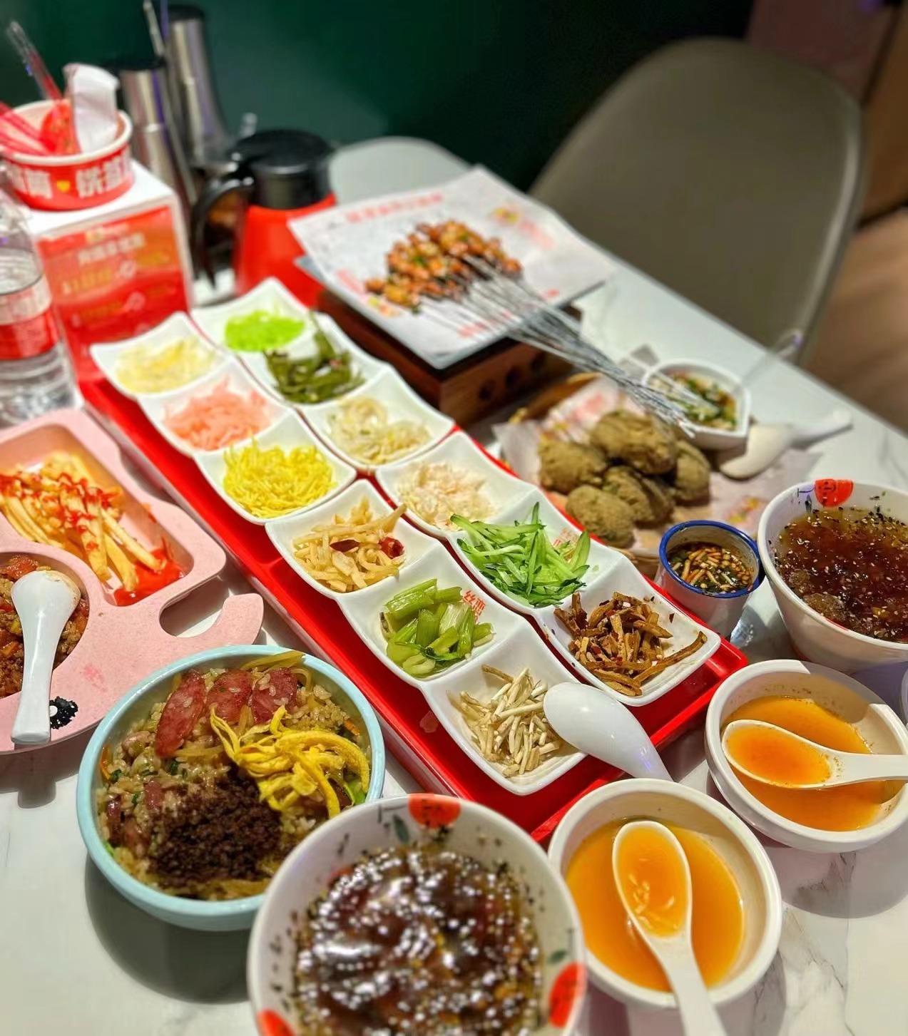 贵阳美食丝娃娃。图片由工行贵阳白云支行提供