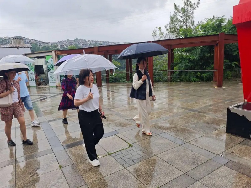 实地考察。