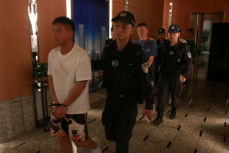 搗毀犯罪團伙現場。