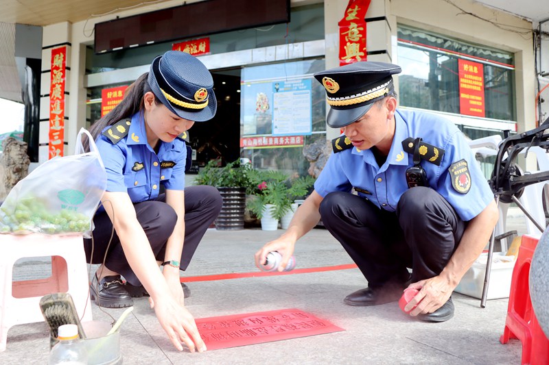 獨山縣：規劃城市“文明線” 為流動攤販“安個家” (5)