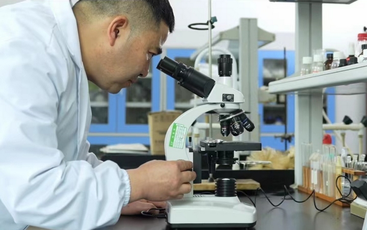 贵州苗药生物技术有限公司生产研发部门。