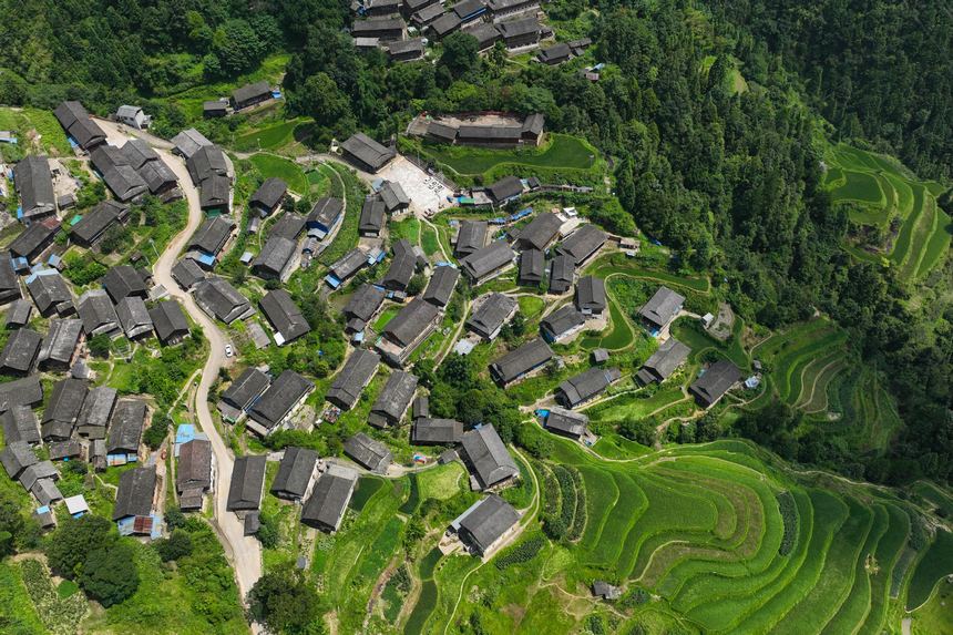 7月9日拍摄的贵州省丹寨县排调镇羊告村（无人机航拍）。