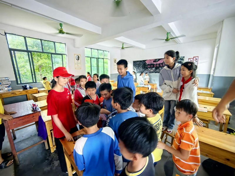传爱筑梦 共建台里。