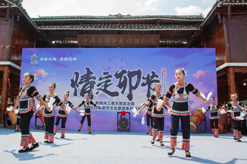 卯节民俗舞蹈《赶卯》。实习生 袁华强摄