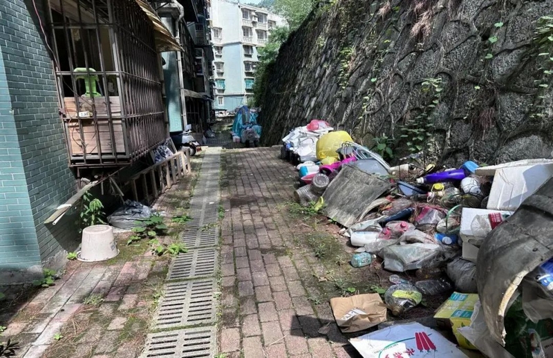 中天世纪佳园空地改造前