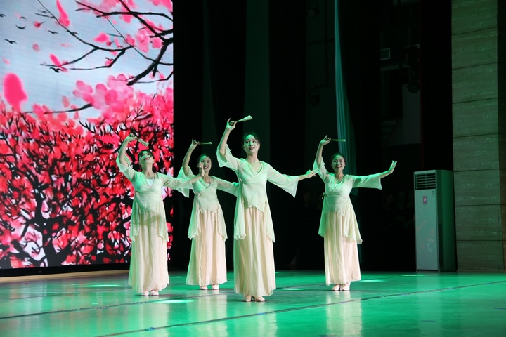 演出现场。