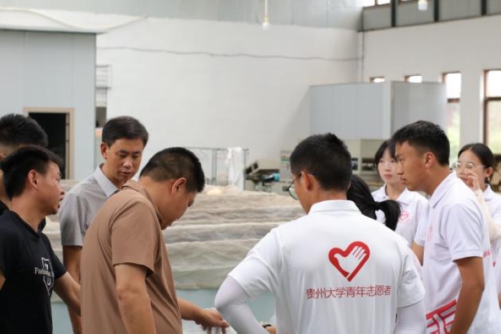 贵州大学茶学院“夏秋茶综合利用”产业队走进黔西南州。