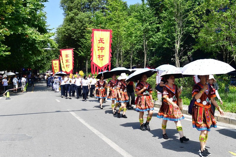 1 方阵队伍沿街巡游