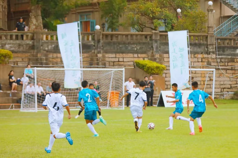 4、第二届“山海杯”青少年足球邀请赛现场。