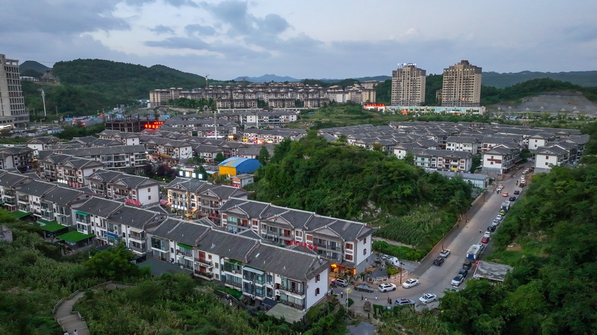 _“候鳥”遷徙地之一石牛旅游小鎮。汪沙攝