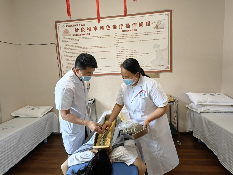 指导督脉灸（何敏摄）
