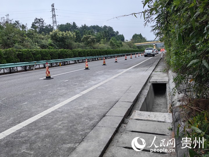 路基脱空区域已经完成填充修复。人民网 李永馨摄