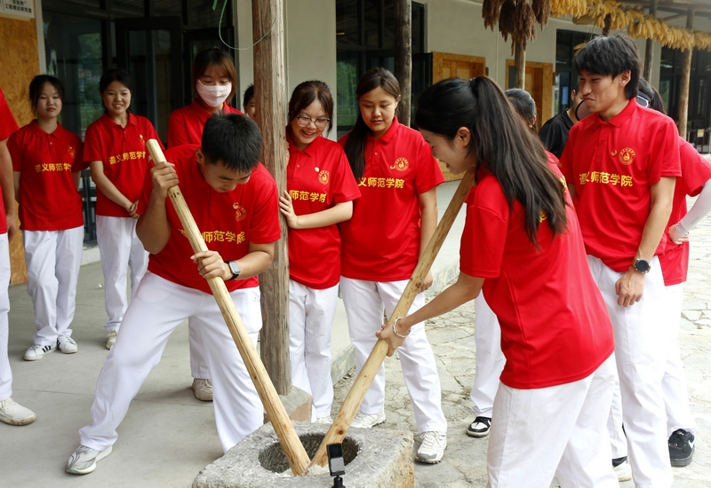 5  遵义师范学院学生在绥阳开展社会实践