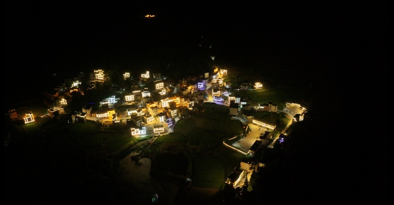夜幕下的平和村.jpg