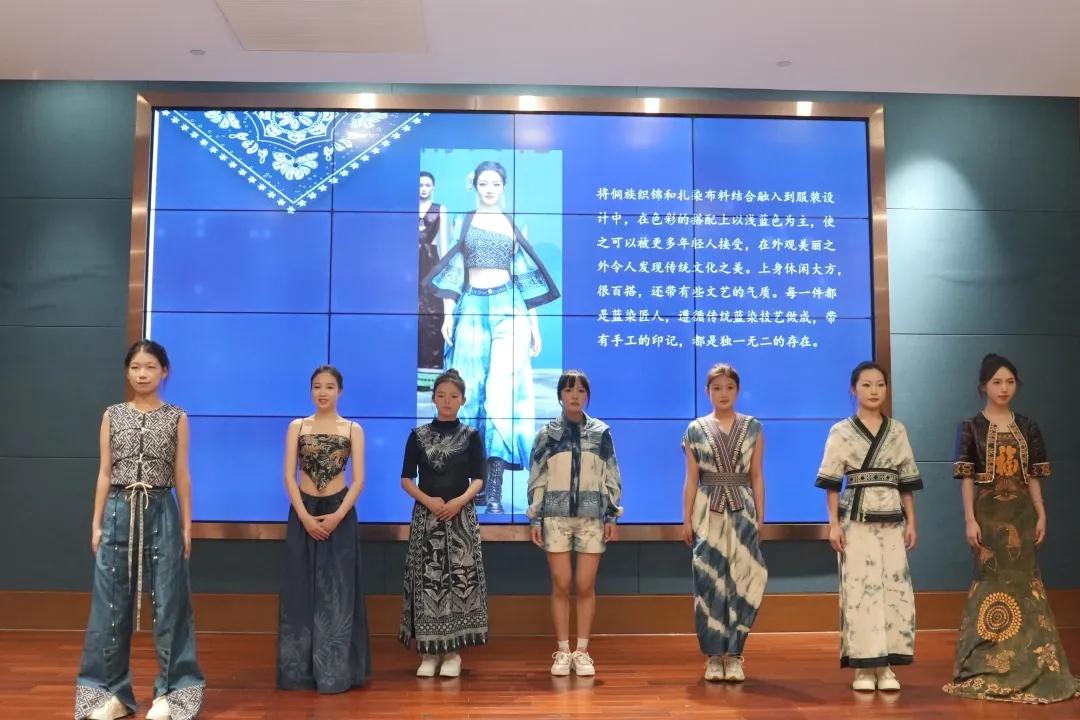 非遗作品展示。