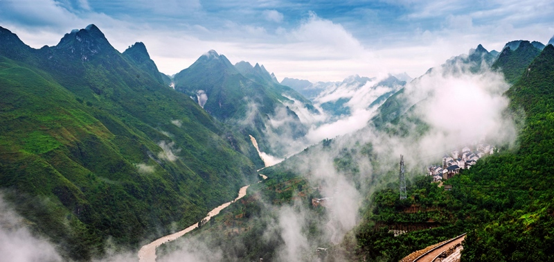 圖為壩陵河“雲海”景觀.jpg