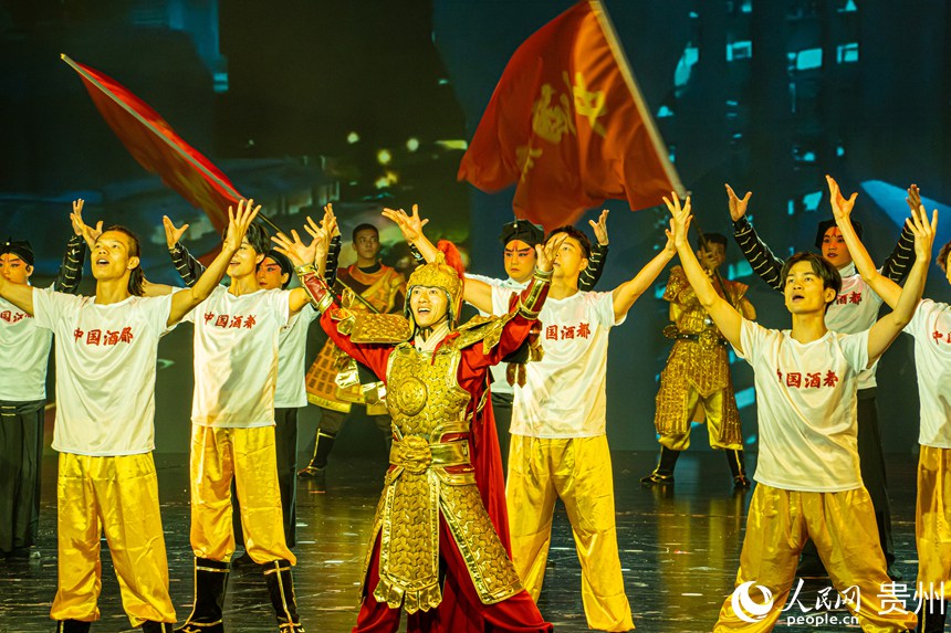 开幕式现场还上演了一场精彩的歌舞盛宴。人民网 阳茜摄