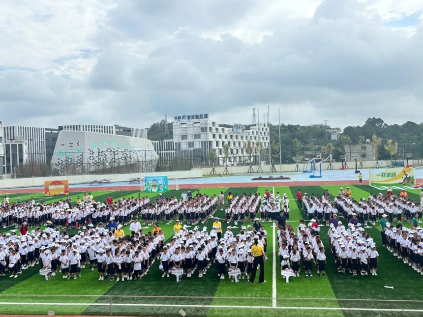 人大附小開學典禮現場。受訪學校供圖