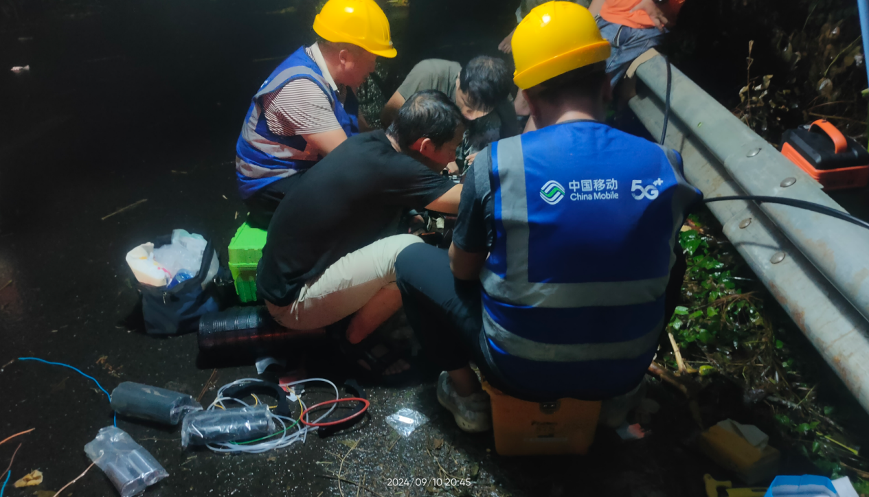 图为贵州移动全力支持海南各类应急通信保障任务。