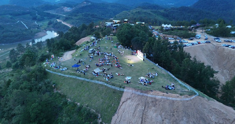 荔波小七孔镇尧花村凤凰山露营基地。