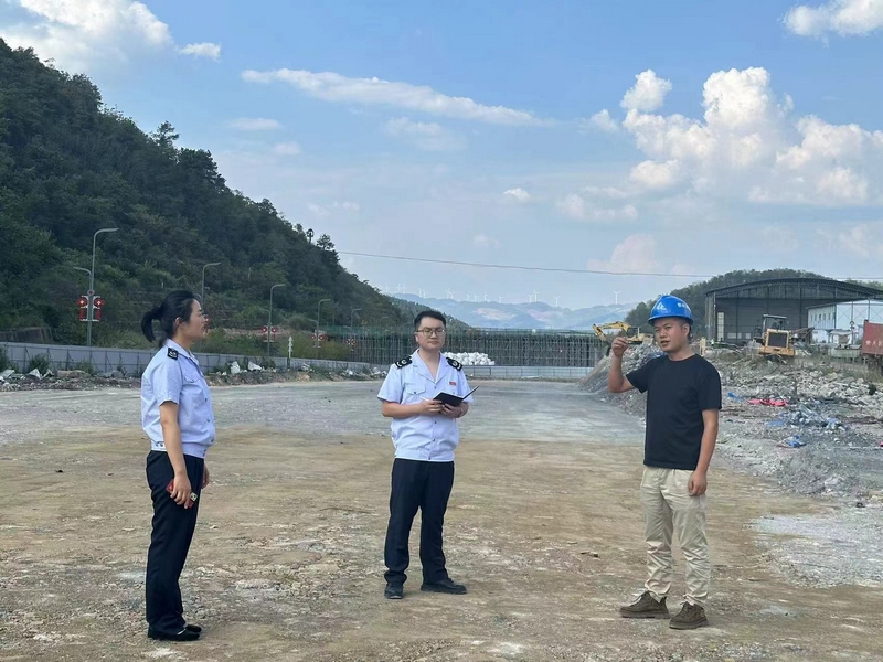 实地走访企业问需问计。成馨雨摄