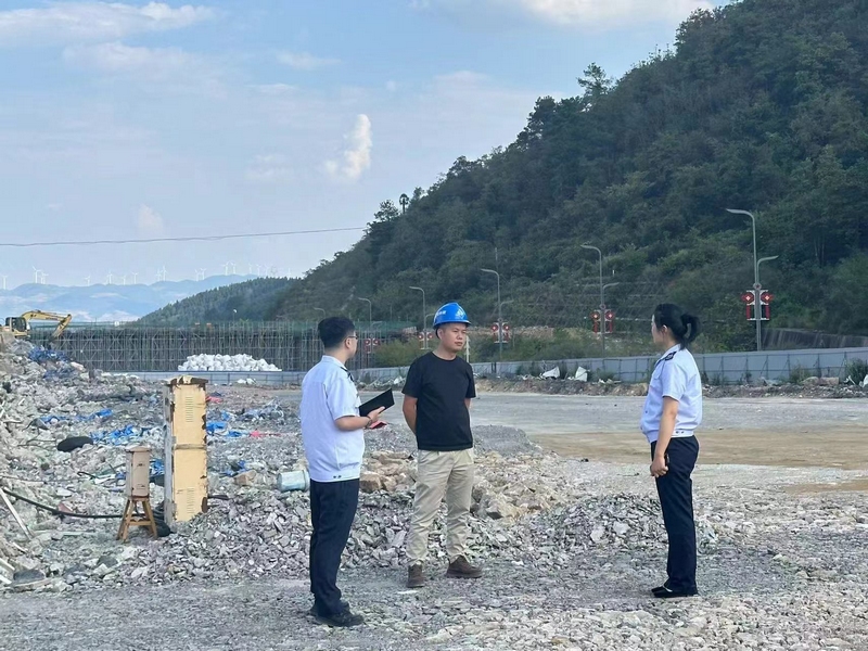 实地走访企业问需问计。成馨雨摄