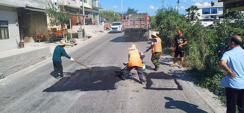 道路养护现场。