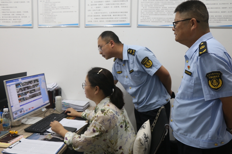 进入客运企业查看客运车辆实时监控。