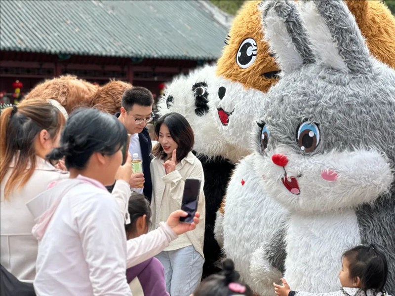 黔靈山公園動物大巡游。