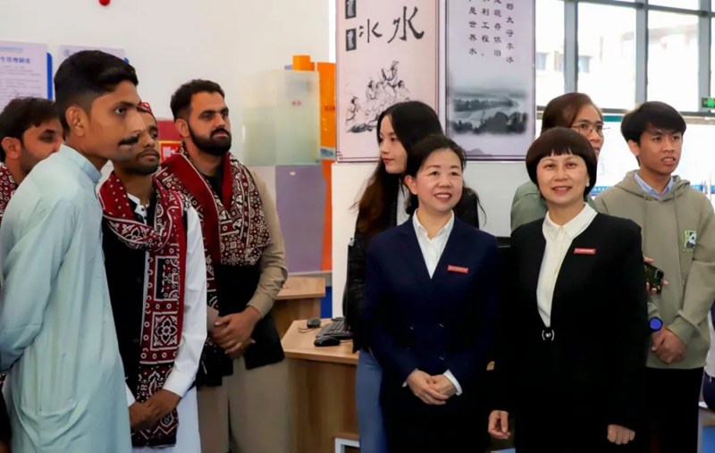 “机遇中国·亚太媒体看贵州”主题探访活动走进贵州水利水电职业技术学院