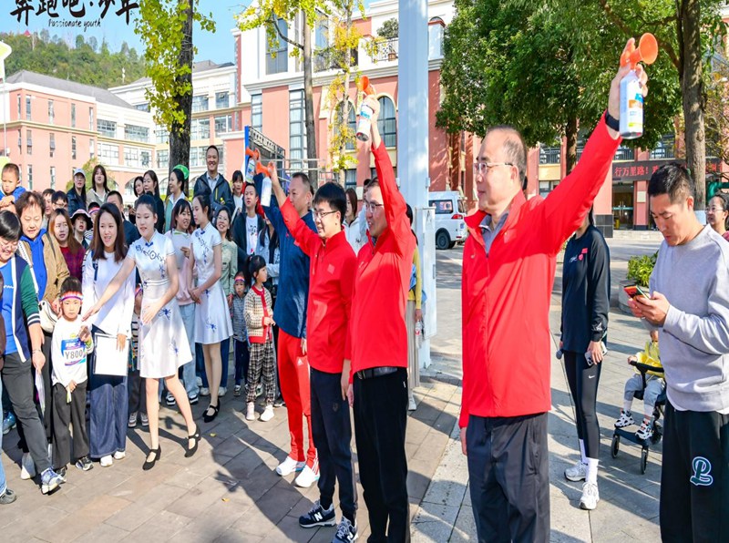 图二：嘉宾鸣笛发抢