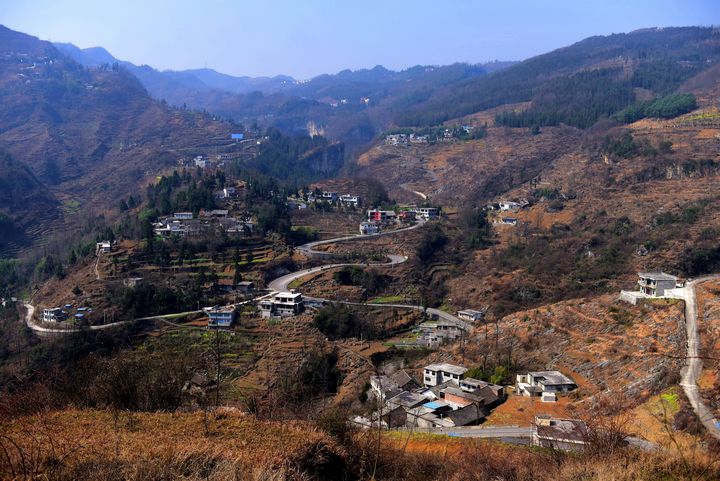 天生橋村村落。