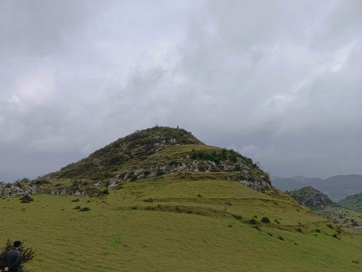 六盤水市鐘山區穿洞村。