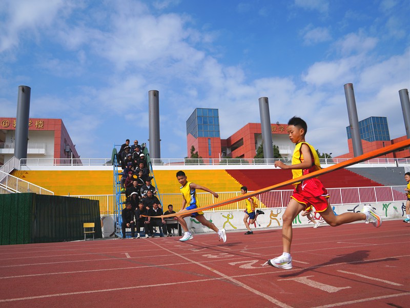 平坝区教育系统2024年第六届中小学生田径运动会开幕。