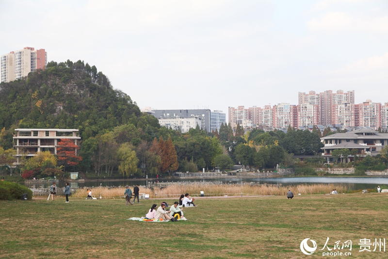 贵阳市白云区泉湖公园一角。人民网 龙章榆摄