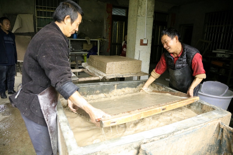 市級非物質文化遺產——修文海馬明代造紙工藝。姜繼恆攝