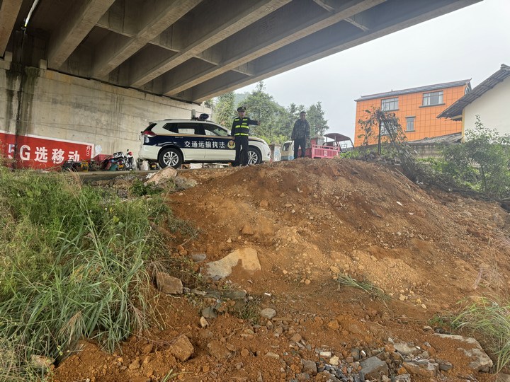 辖区高速公路金钟大桥桥下空间恢复后的场景。