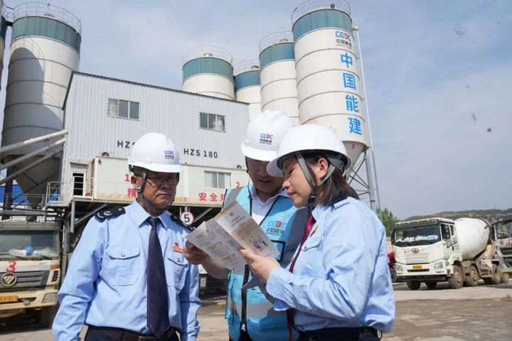 深入中国能建大湾电厂低热值煤电项目施工现场开展专项辅导。龚代兵摄