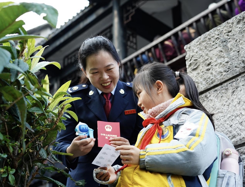 图片1贵阳市税务局 弘扬宪法精神 凝聚税务力量