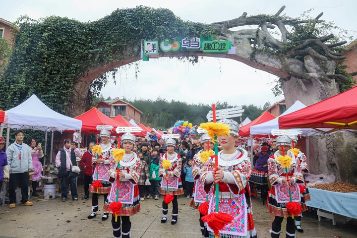 花棍舞表演。