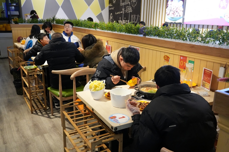 顾客就餐4（刘汉滨摄）