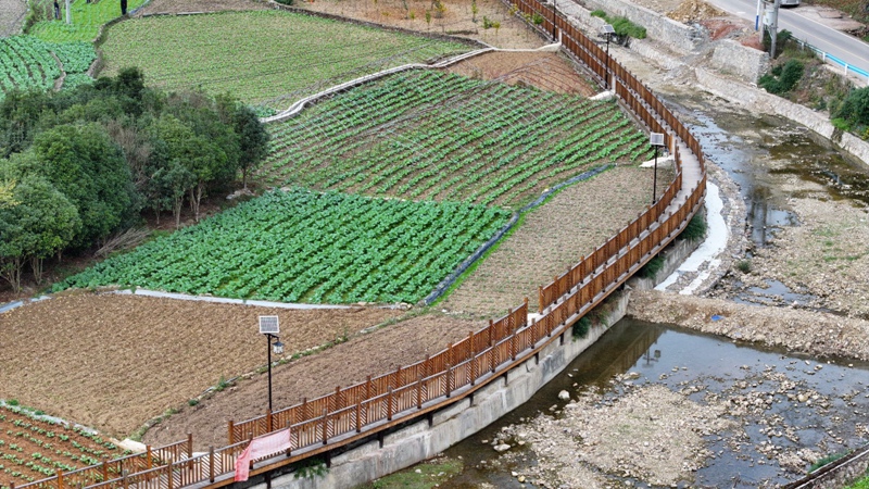 1 上麦城村新建的栈道别有一番风景